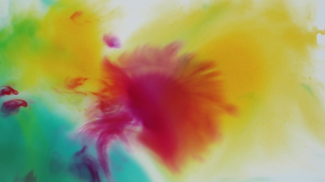 obra de arte mezclando salpicaduras de colores líquidos