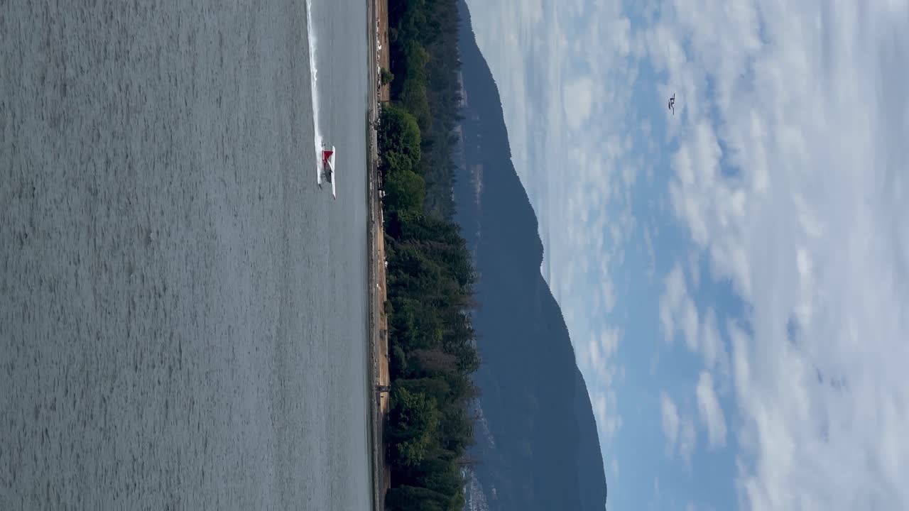 밴쿠버 항구, 브리티시 컬럼비아 캐나다에서 이륙하는 수중 비행기 - 수직 방향