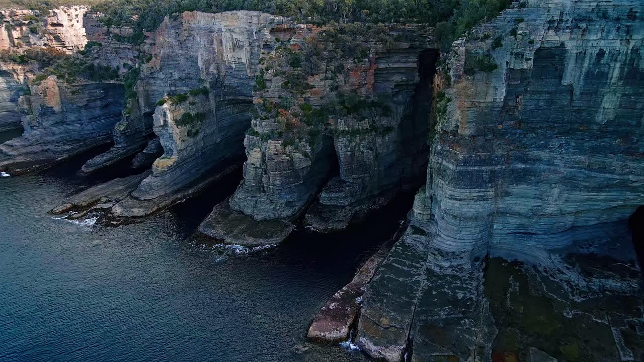 Profile view of Tasman National Park during summer afternoon in New Zealand