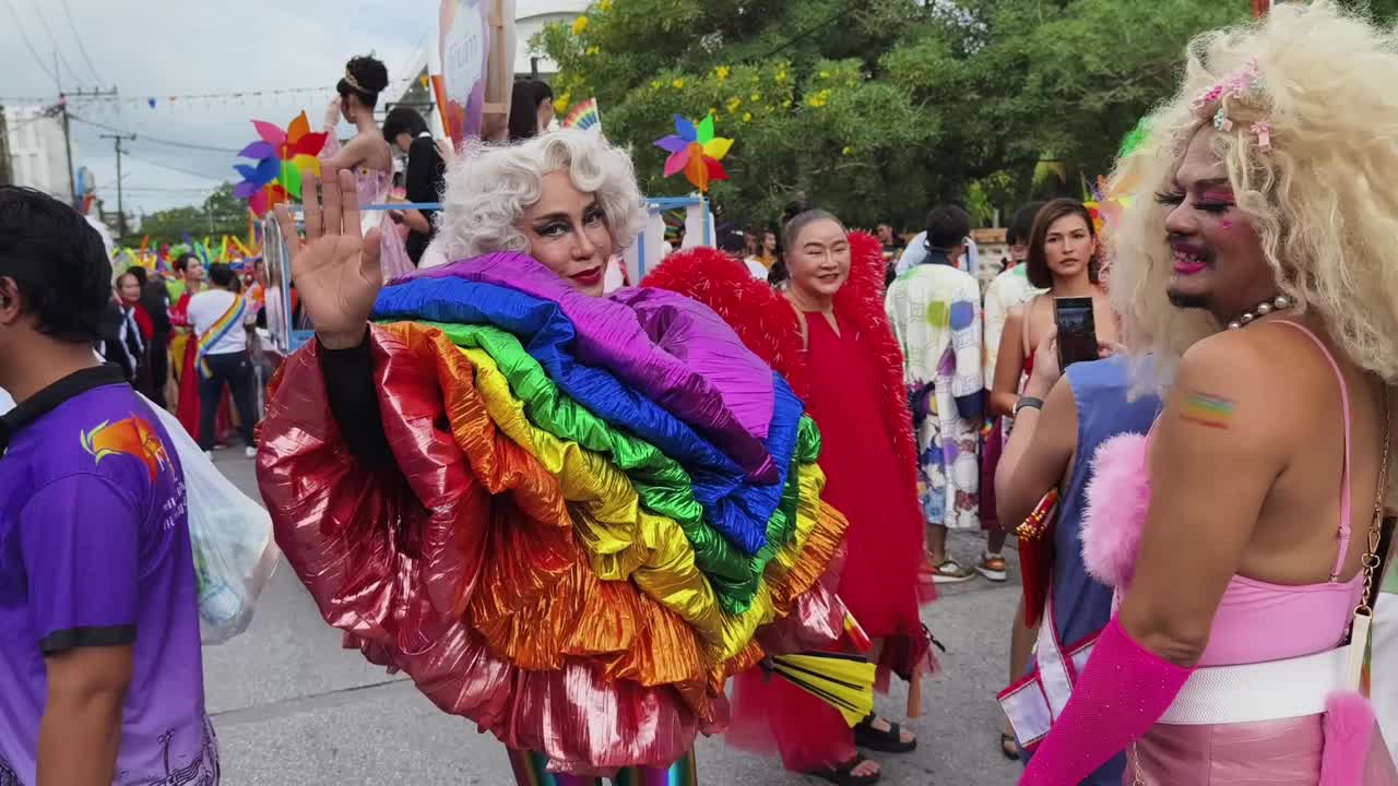 태국에서 다채로운 프라이드 퍼레이드