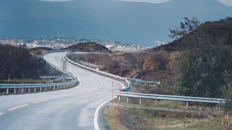 Die-Landstraße-64-Schlängelt-Sich-Durch-Die-Schären-Im-Atlantik