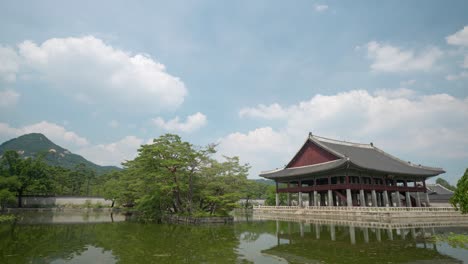 Pabellón-Gyeonghoeru-Del-Palacio-Gyeongbokgung,-Seúl,-Corea-Del-Sur