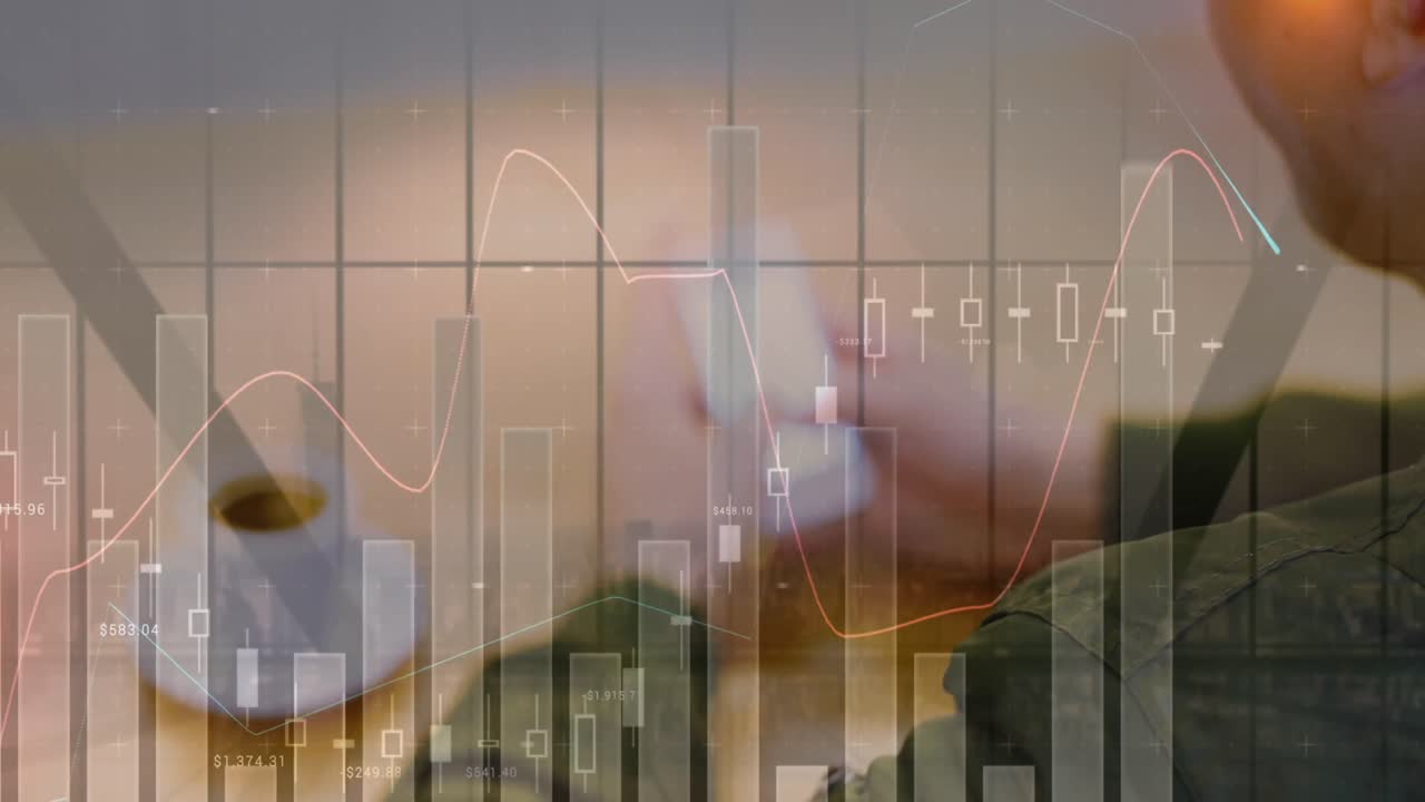 animación de estadísticas y procesamiento de datos sobre un empresario que usa un teléfono inteligente