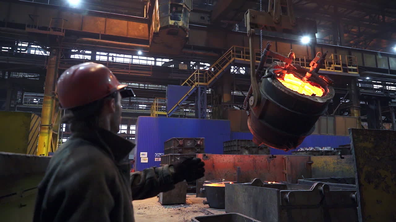 Processo de fundição de metal em uma fundição