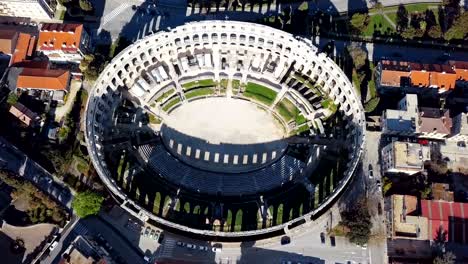 크로아티아의 라 (pula) 에 있는 로마 암피테이터의 공중 사진