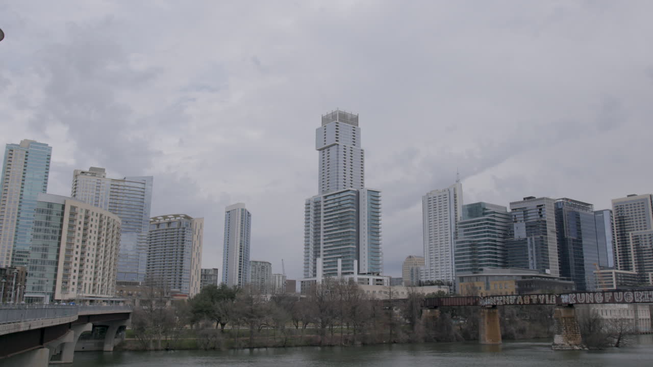 Horizonte de Austin em Dia Nublado