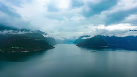 Imágenes-Aéreas-Hermosa-Naturaleza-Noruega.