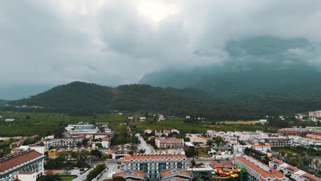 Drohnenansicht-Der-Stadt-Kemer-In-Antalya,-Ferienort-An-Der-Türkischen-Mittelmeerküste