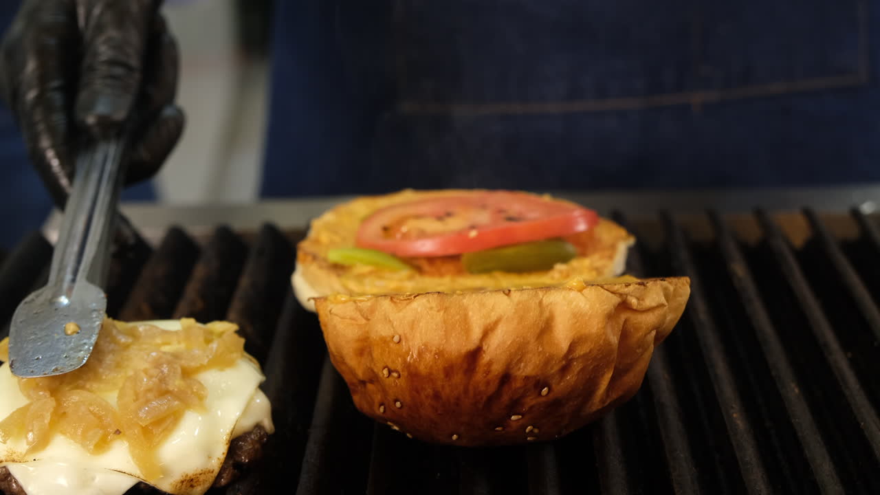 Preparare il Burger Grigliato Perfetto: Un Viaggio Delizioso