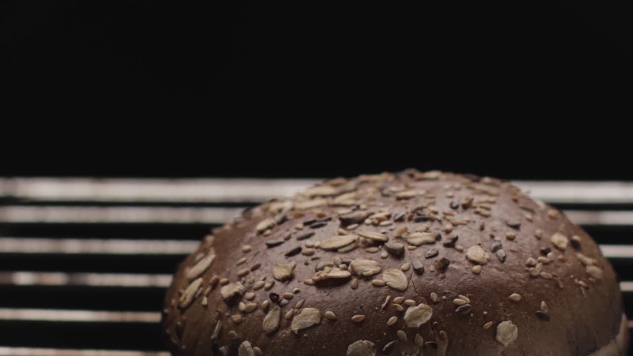 hamburguesa en una parrilla