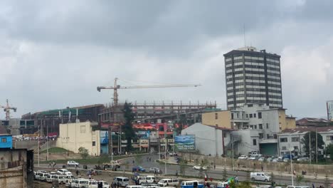lapsos de tiempo para el nuevo edificio y el movimiento de la grúa