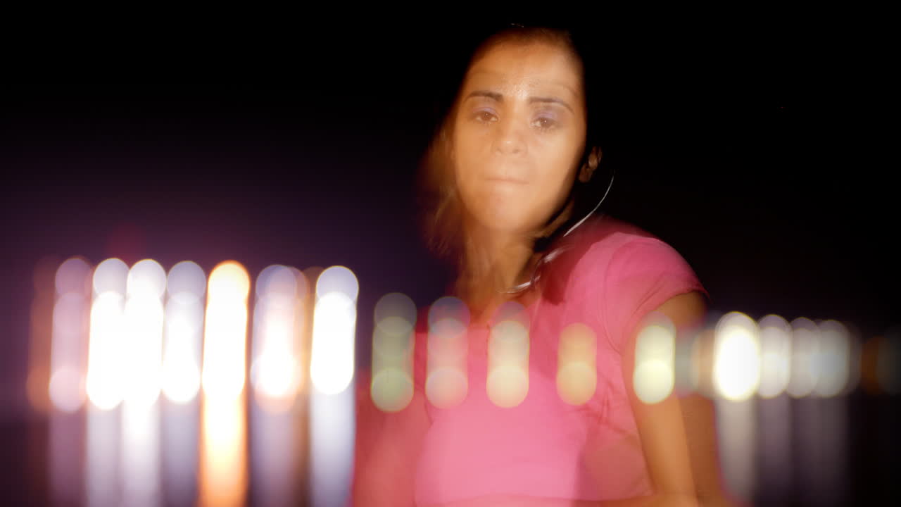 Donna sfocata in time-lapse 03