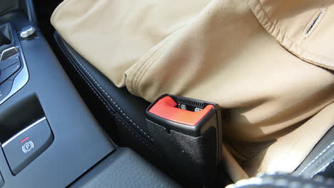 Young-woman-fastening-her-safety-belt-in-a-car