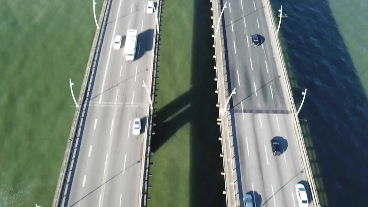 브라질 플로리아노폴리스에 있는 헤르실리오 루즈 다리의 놀라운 드론 영상