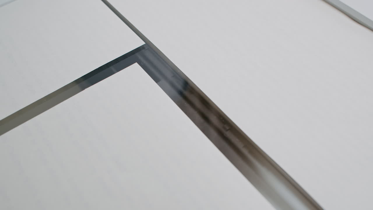 흰색 종이 및 사무용 문서를 스캔하기 위한 스캐너 및 광선 메커니즘 닫기