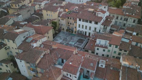 centro de la ciudad de firenze en italia después del atardecer