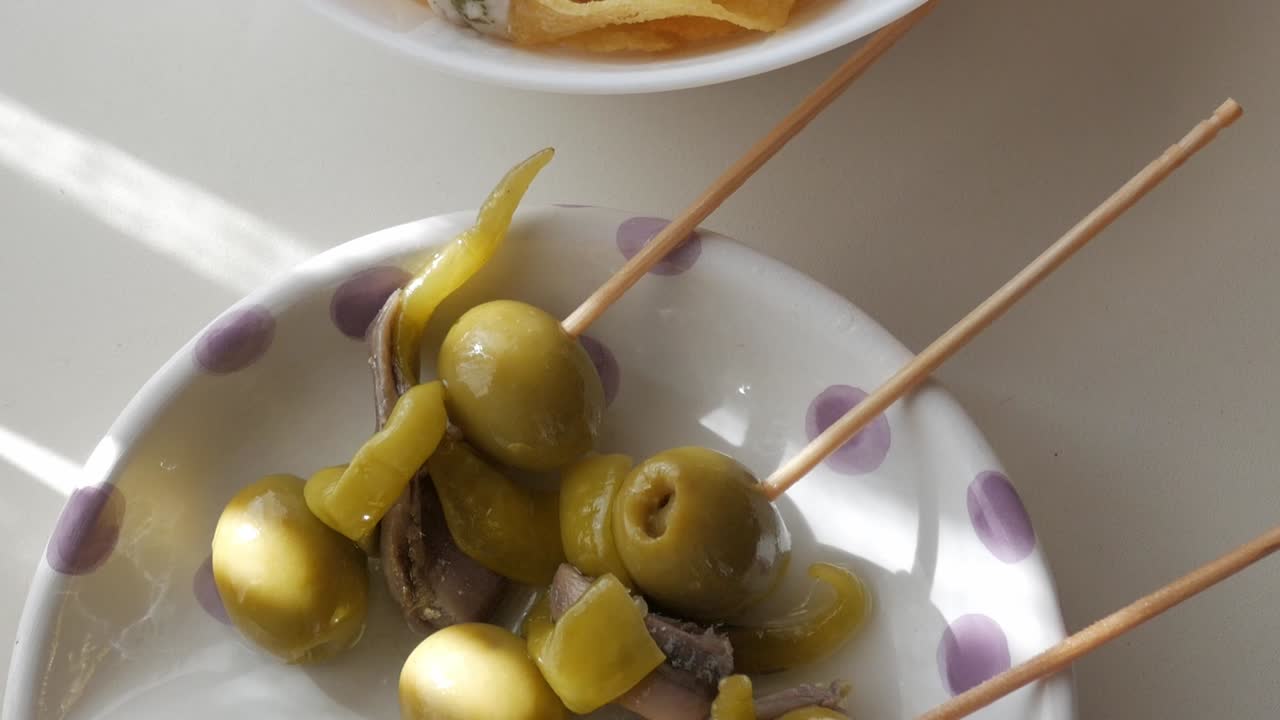 Fresh Gildas skewers with green olives and anchovies, served with vermouth