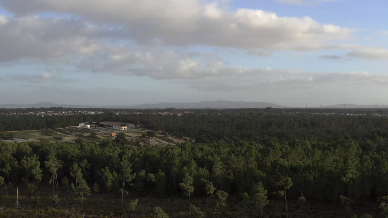 montaña en el horizonte portugal
