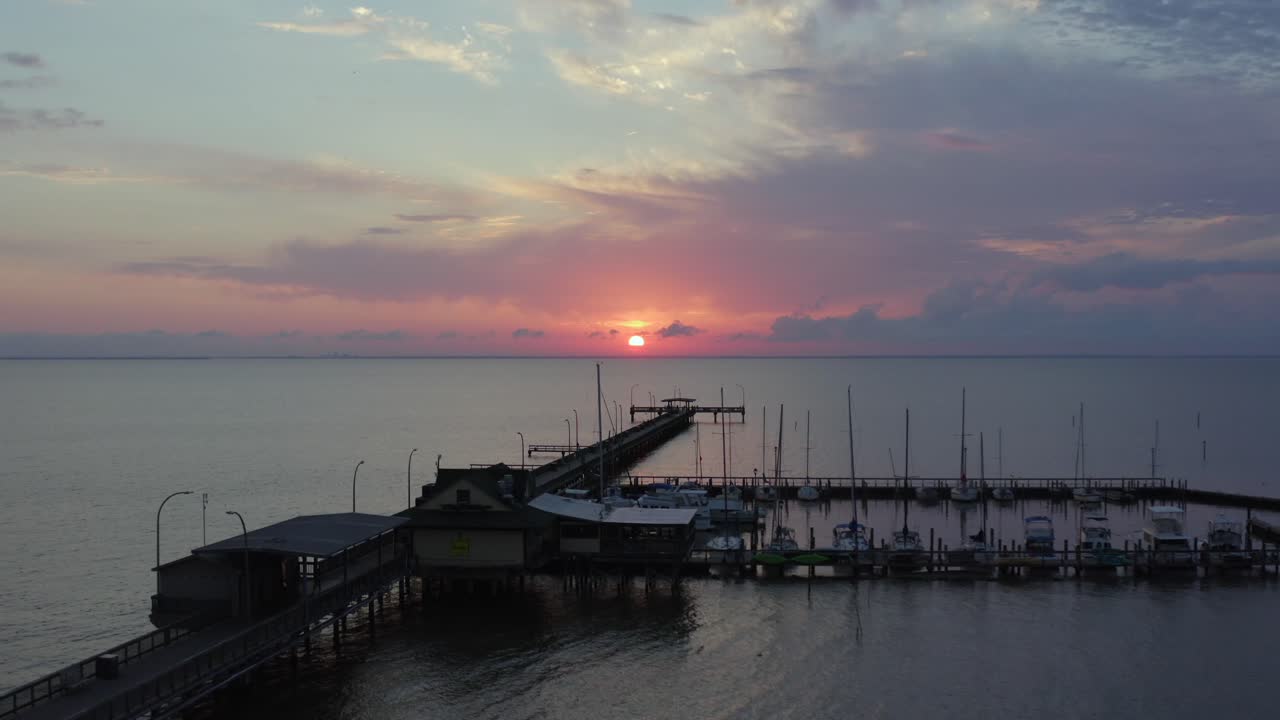 Solnedgång över Fairhope-piren i Alabama