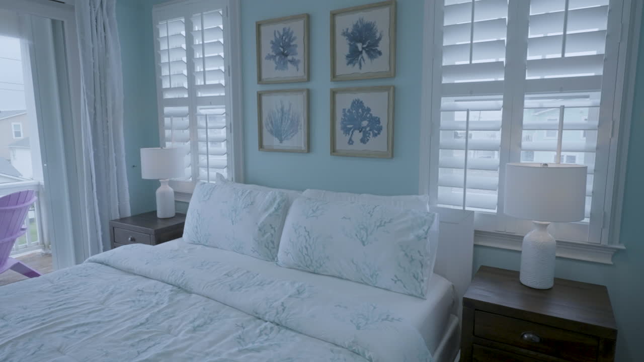 cama doble en apartamento real estate gimbal shot 4k