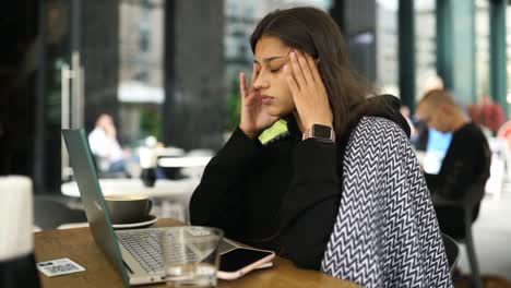 woman working in a cafe