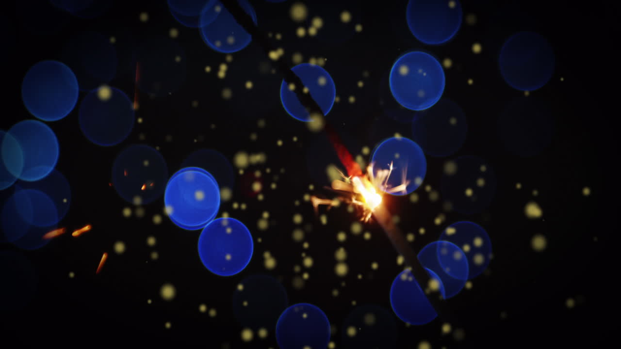 검은 바탕 위에 불꽃놀이의 애니메이션