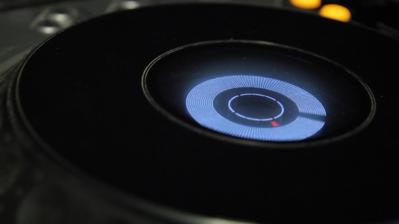 una foto de mano de un mezclador de dj