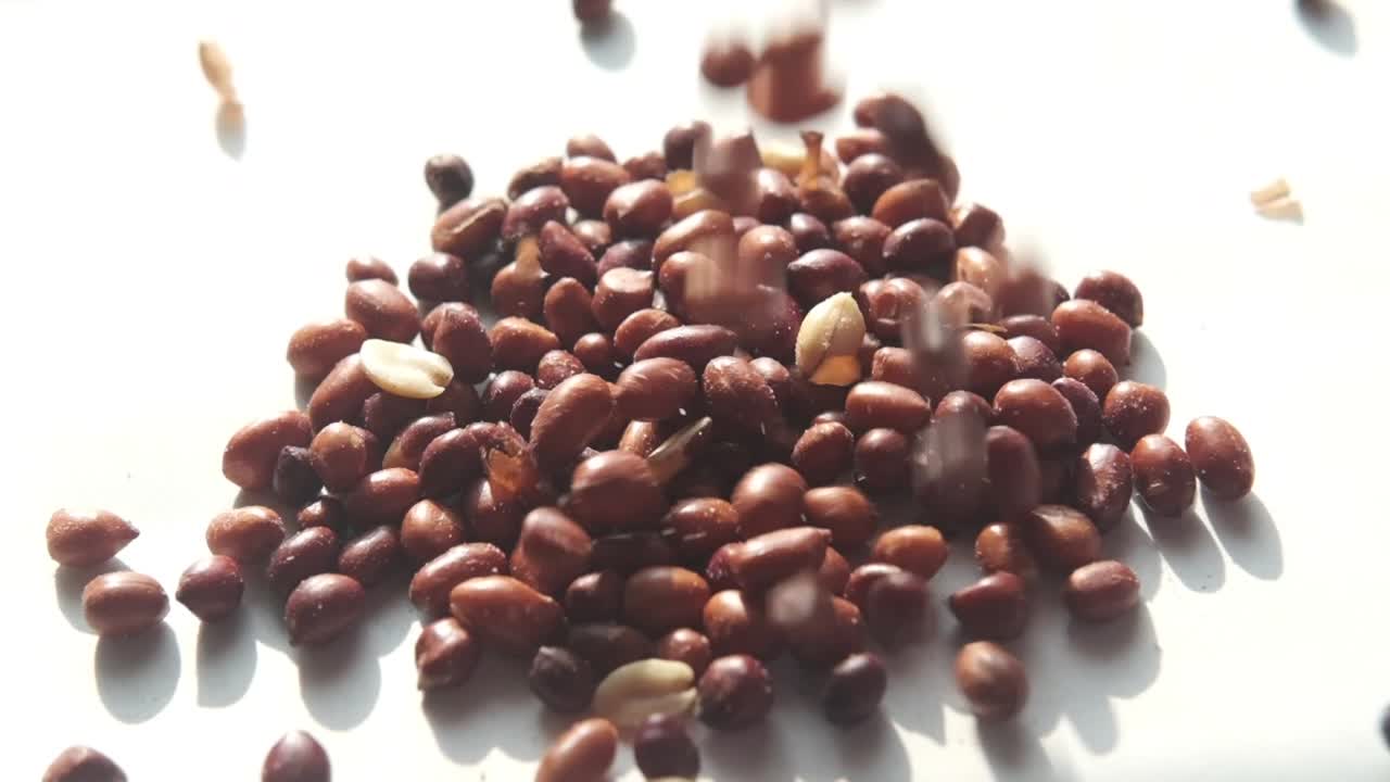 질이 벗겨진 땅콩 어리