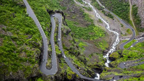 Camino-Del-Troll-Trollstigen-O-Trollstigveien-Sinuosa-Carretera-De-Montaña.