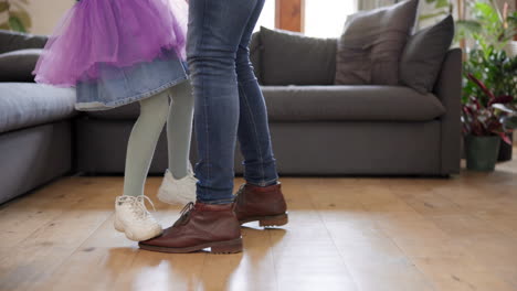 familia, baile y pies de padre