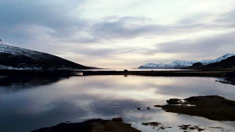 Drohnenaufnahmen-Von-Einem-Der-Fjorde-Ostislands