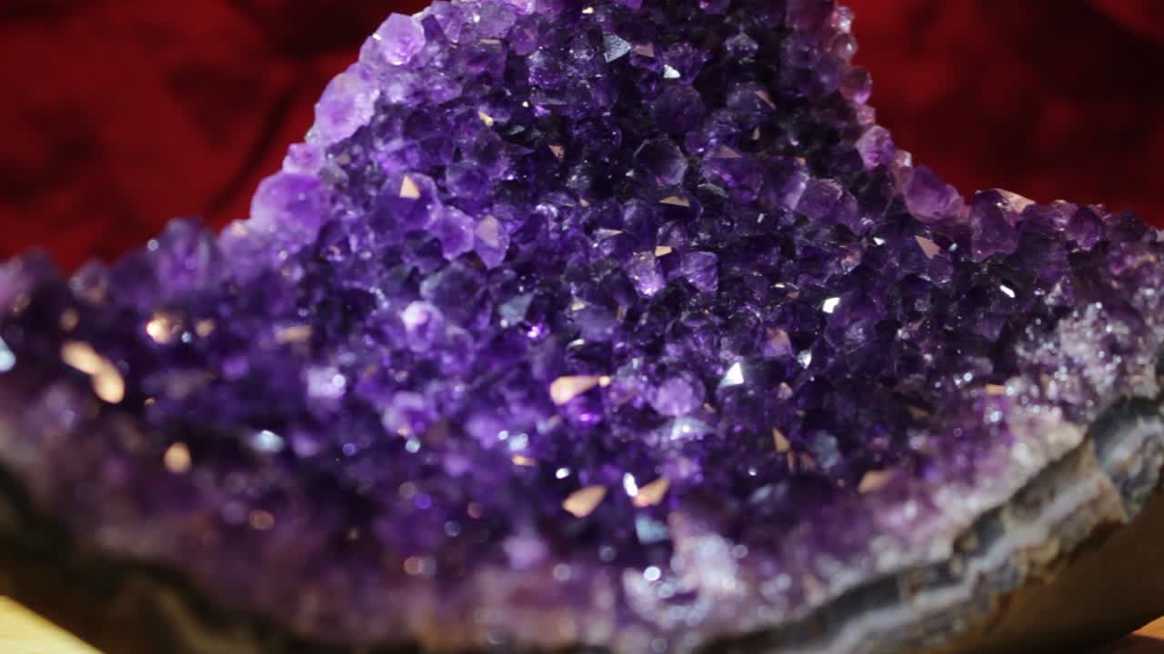 macro de cristal de amatista púrpura de cerca 3