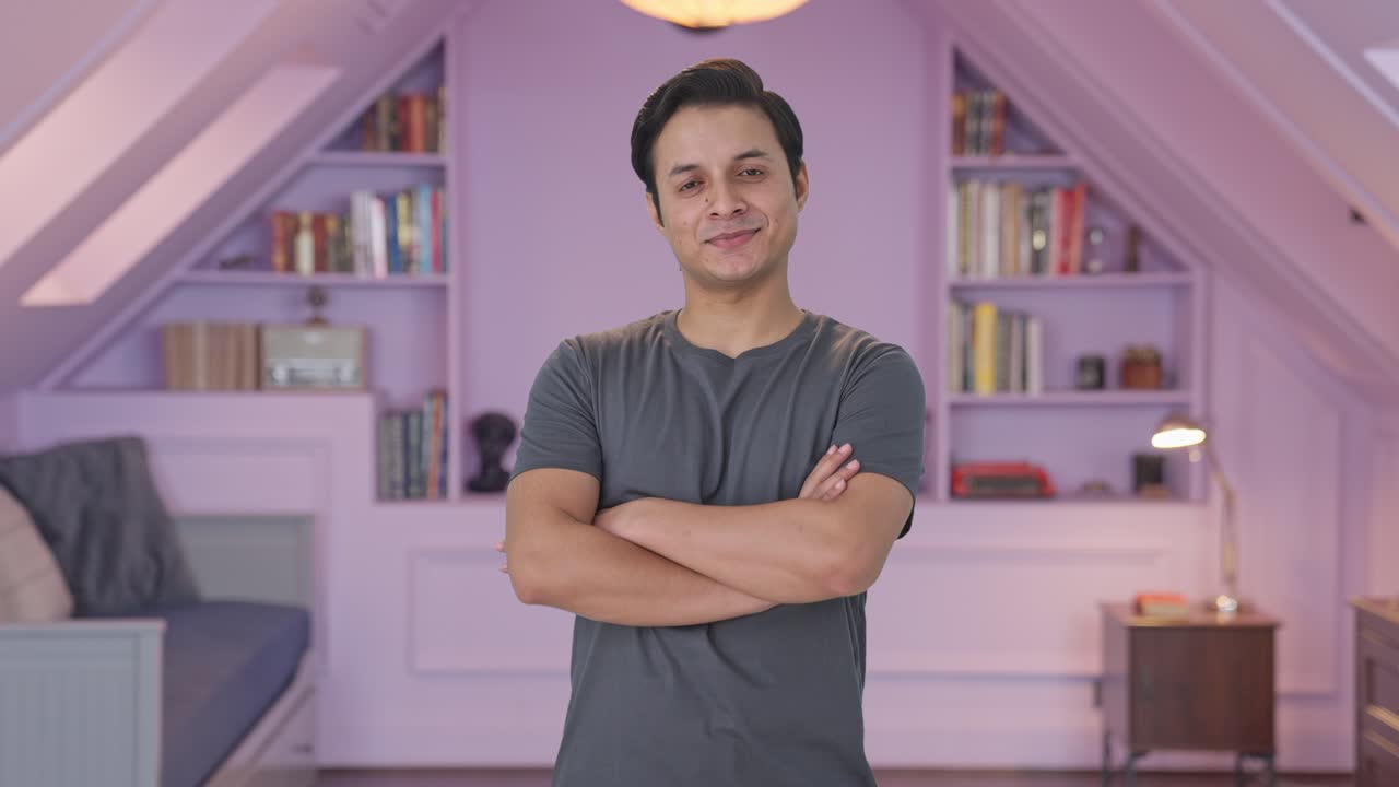 retrato de un hombre indio feliz