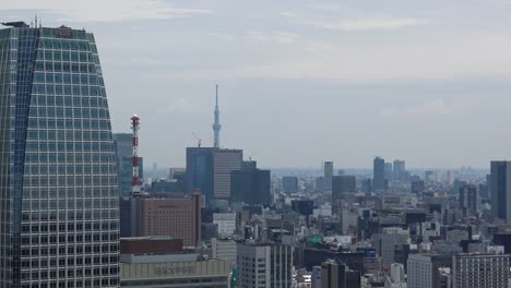 La-Vista-Aérea-De-La-Torre-De-Radio-Y-El-Rascacielos-En-Tokio