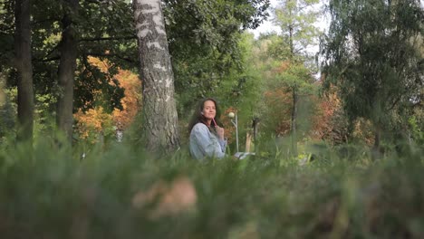 woman drawing in autumn park