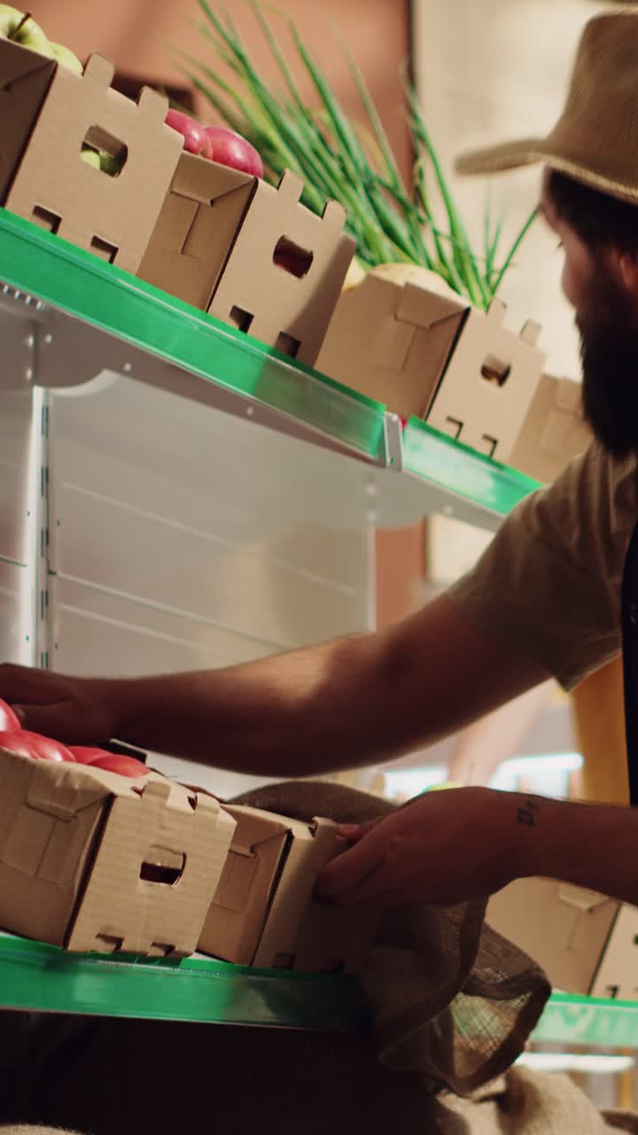 Vertical video Farmer supplying bio shop with veggies