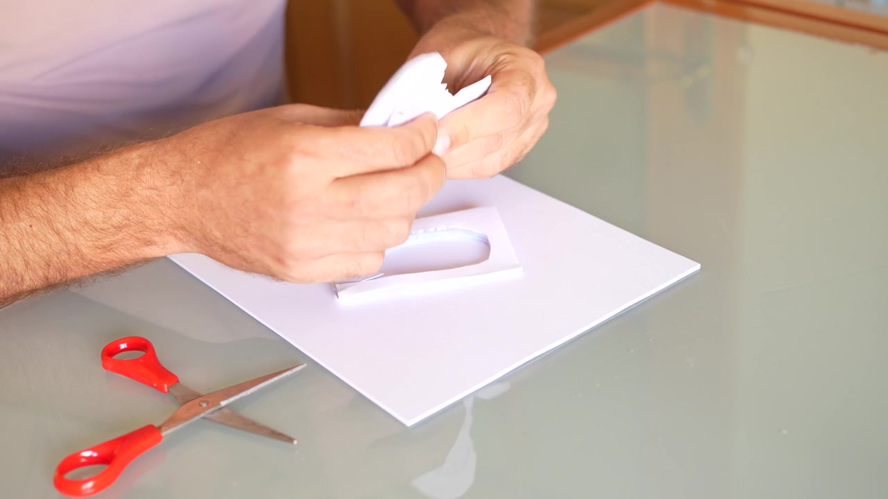Tutorial di artigianato su come creare forme uniche usando efficacemente un perforatore per carta