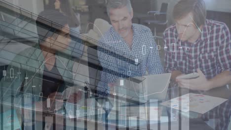 animación del procesamiento de datos financieros en diversos empresarios y paisajes urbanos