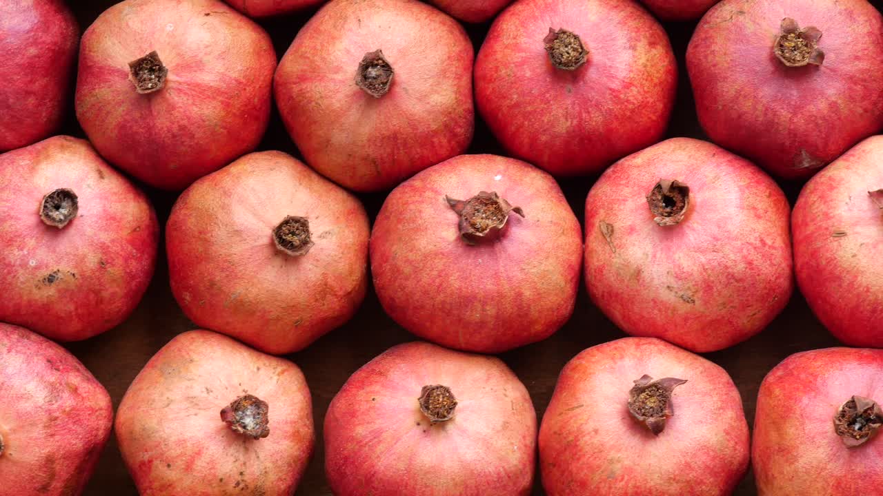 Many pomegranates