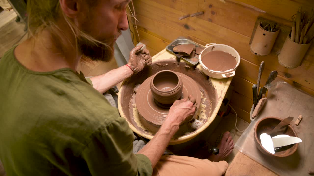 점토공 의 바 에 점토 비 를 만드는 사람 의 클로즈업