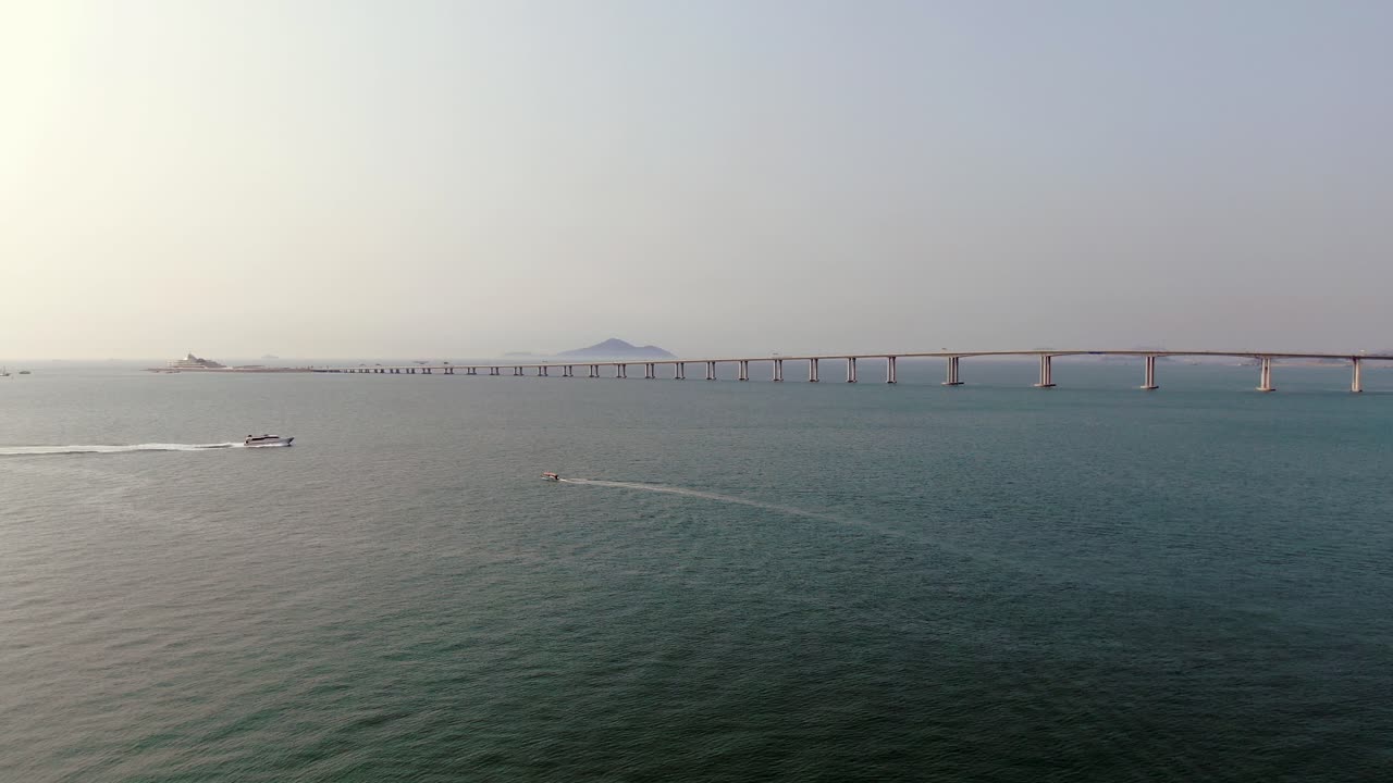 세계에서 가장 긴 바다를 건너는 홍콩-주하이-마카오 대교