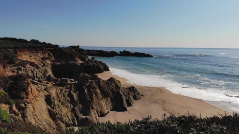 Waves-crashing-on-sunny-rocky-west-coast-beach-during-late-afternoon