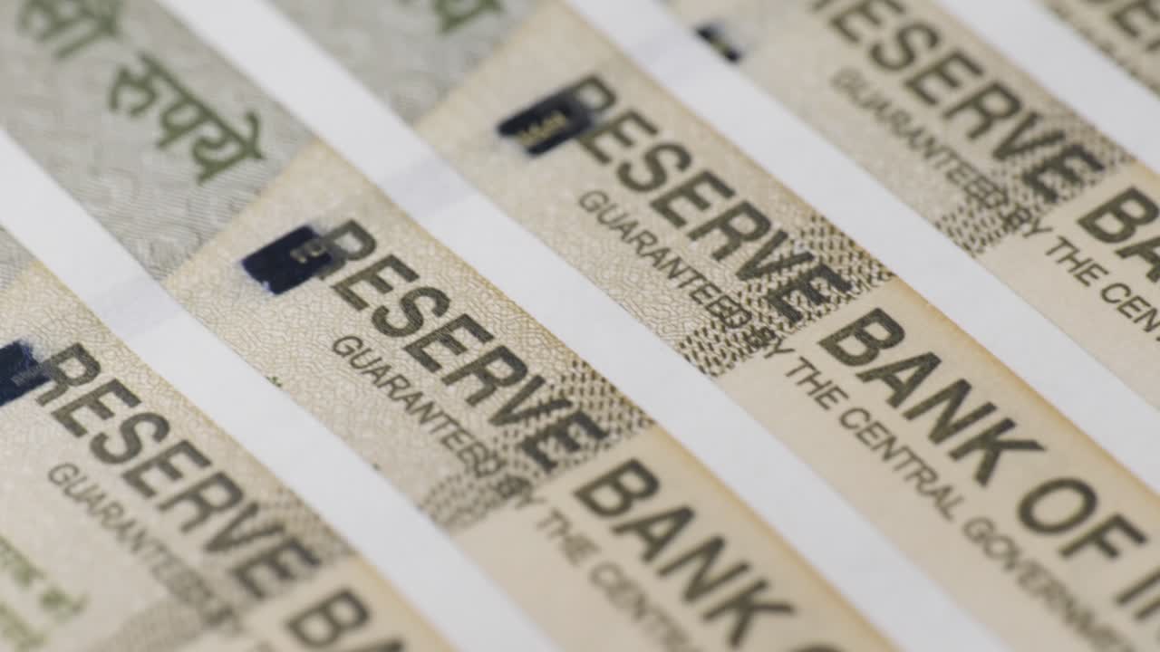 New indian currency 500 rupees note from Reserve Bank of india with print in english and hindi language. push back, 4k.