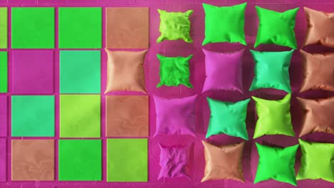almohadas coloridas y azulejos geométricos