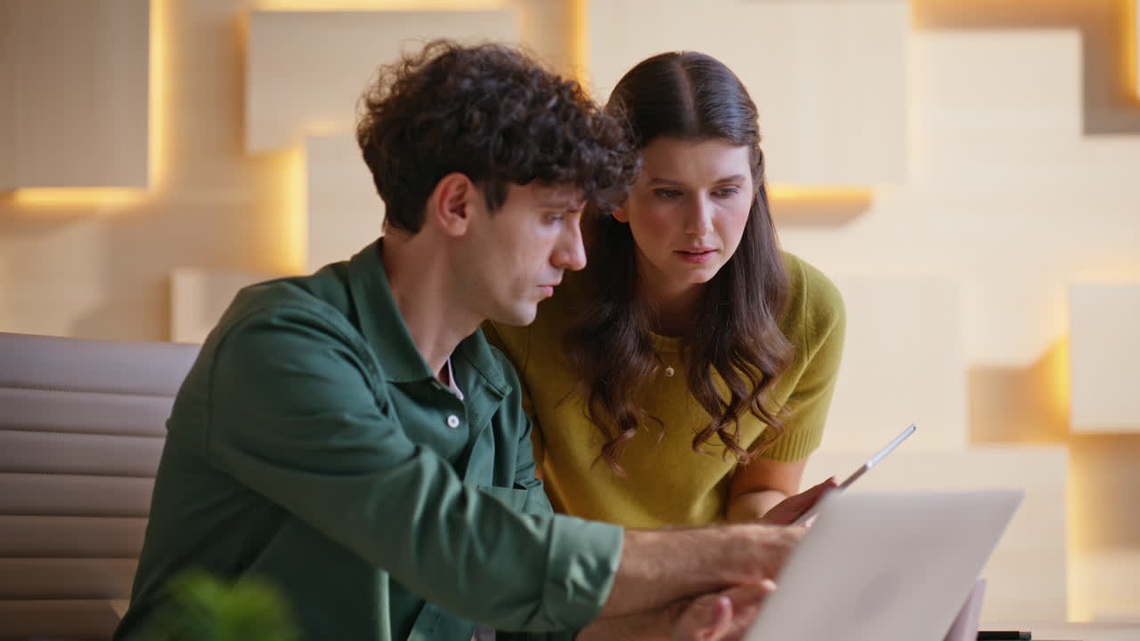 Team Collaboration and Planning in Modern Office