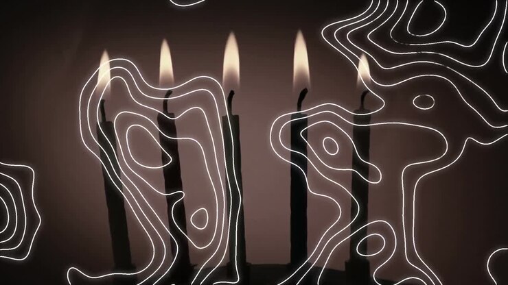 Animazione di isoipse che si muovono su candele che si affievoliscono