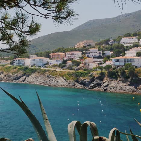 Schöne-Aussicht-Auf-Die-Stadt-Cadaques-In-Katalonien-Spanien