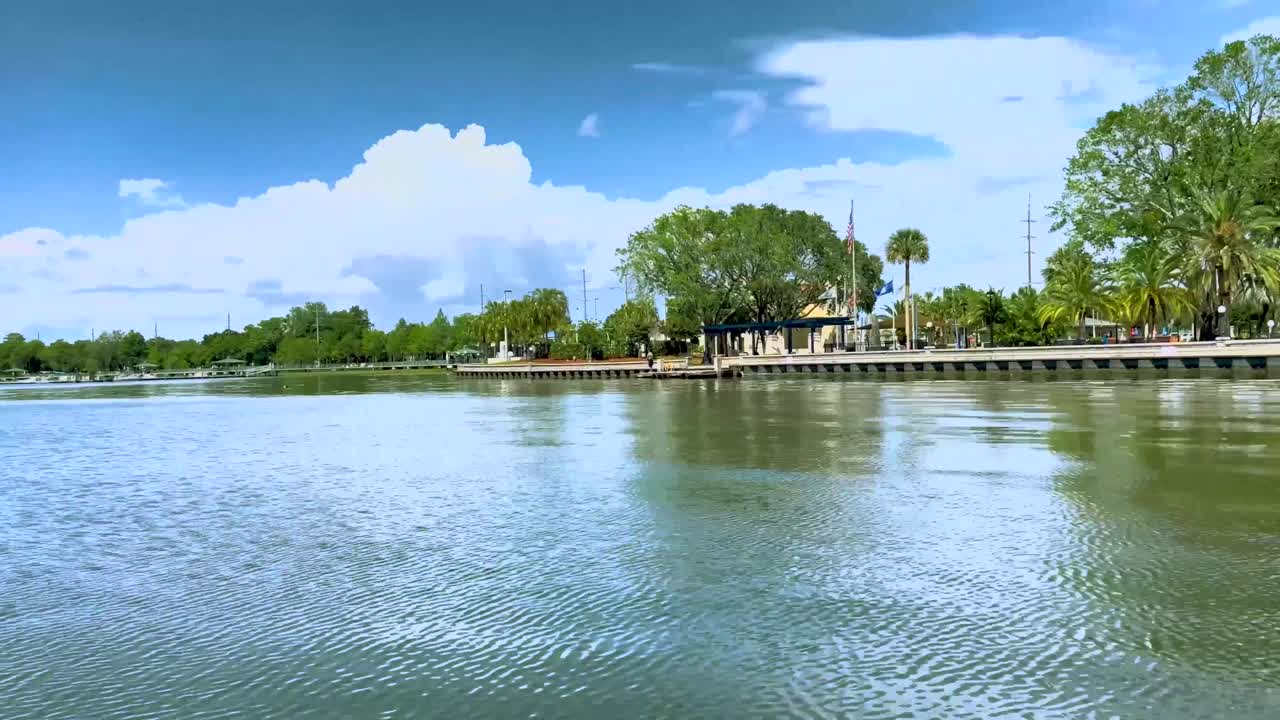 보트에서 호수 풍경 pov pan_iphone pro 12 max_4k30fps_1