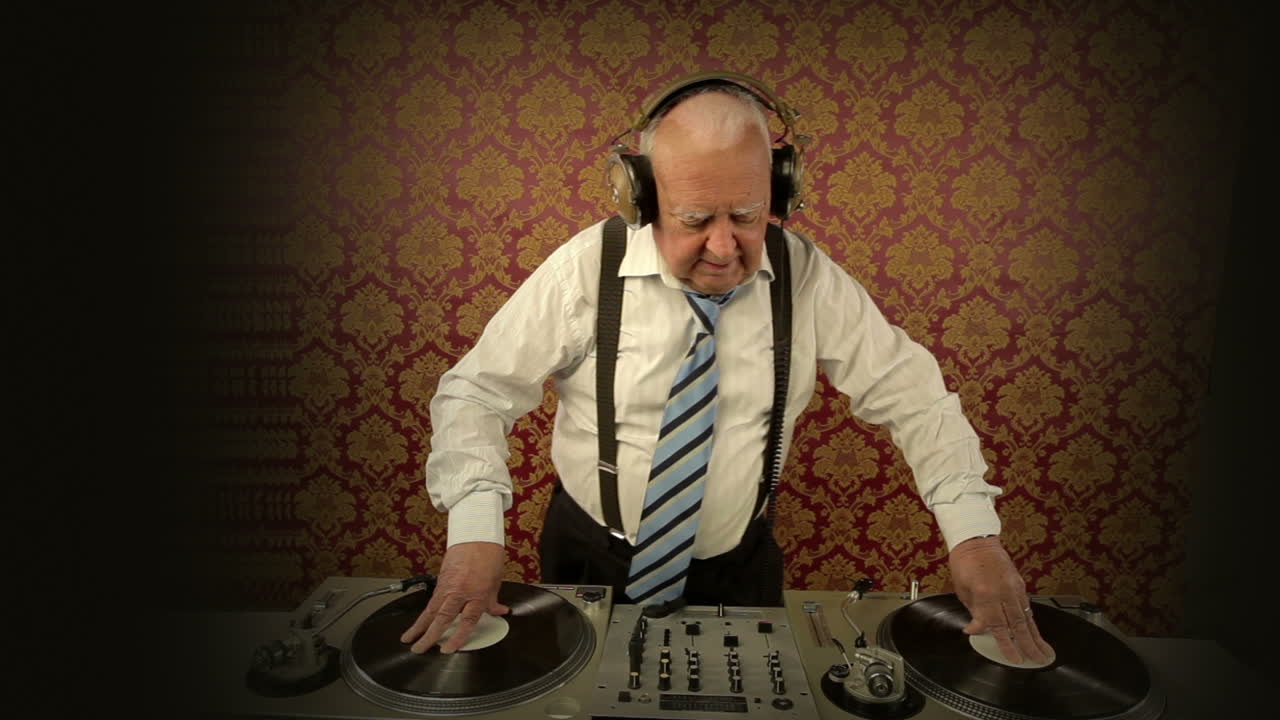 할아버지 dj 비디오 21