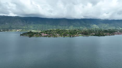 Wide-angle,-Tuktuk-village,-Samosir-Island,-Lake-Toba-in-North-Sumatra,-Indonesia